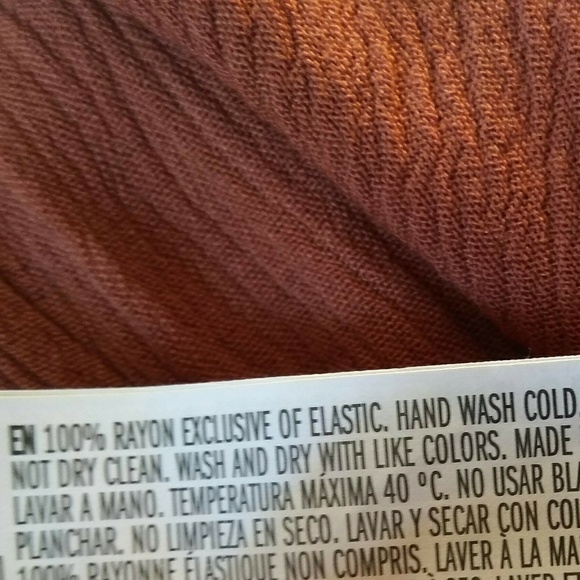 F21 rayon skirt with front slits - Picture 3 of 6